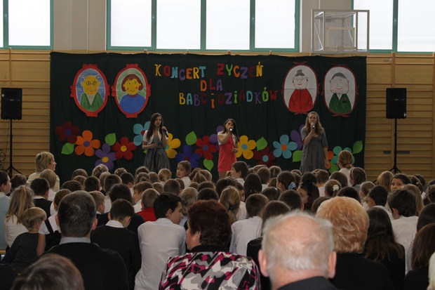 Dzień Babci i Dziadka w 2011 r. w Szkole Podstawowej, w Józefowie